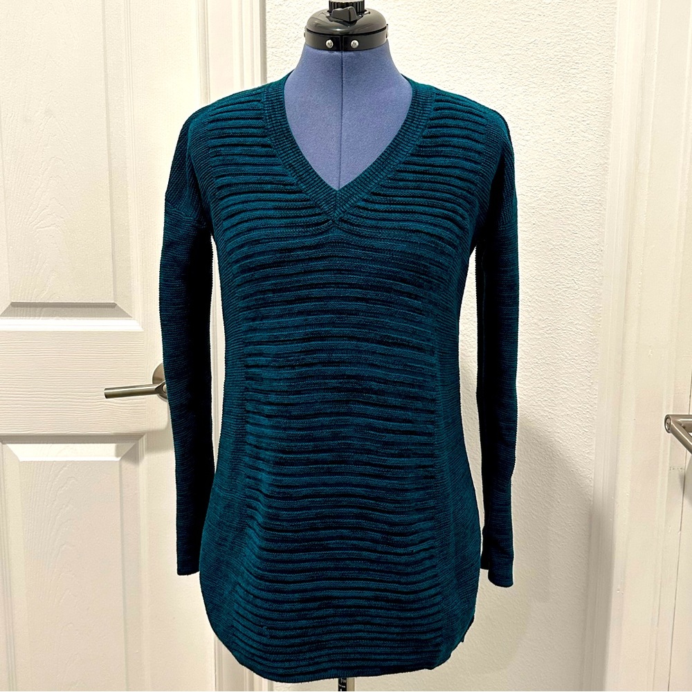 Ellen Tracy Blue Tunic Sweater